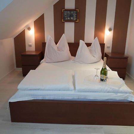 Iwona Pokoje Apartamenty คาร์เวีย ภายนอก รูปภาพ