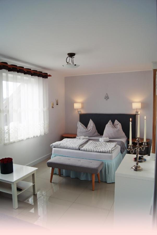 Iwona Pokoje Apartamenty คาร์เวีย ภายนอก รูปภาพ