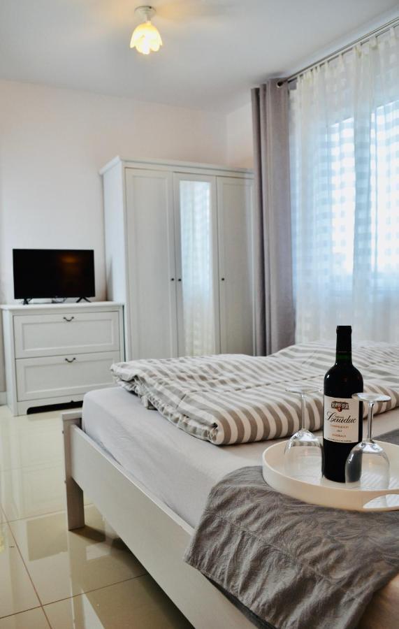 Iwona Pokoje Apartamenty คาร์เวีย ภายนอก รูปภาพ