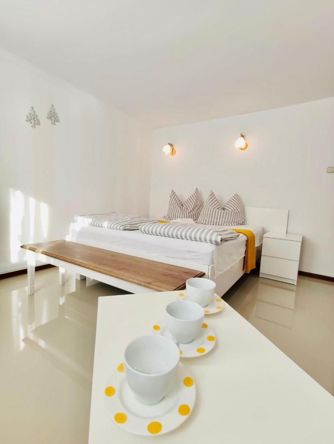 Iwona Pokoje Apartamenty คาร์เวีย ภายนอก รูปภาพ
