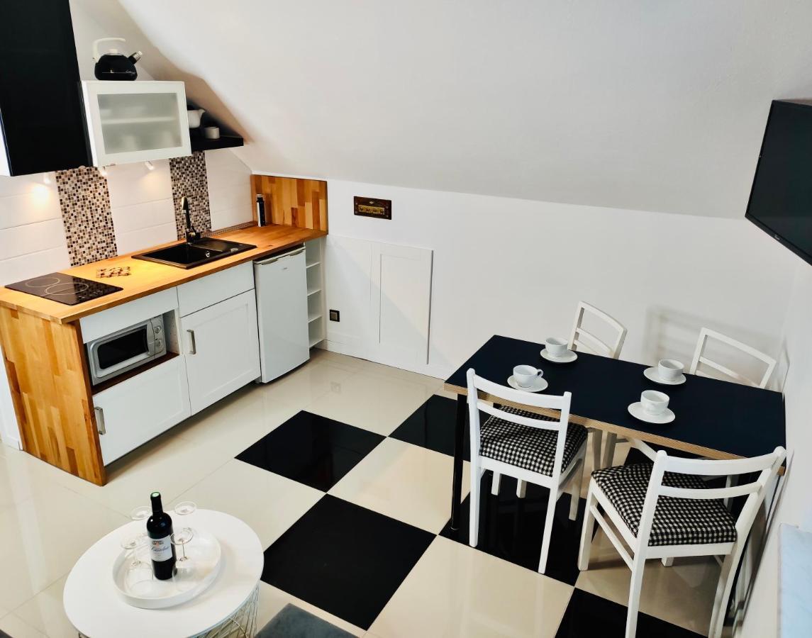 Iwona Pokoje Apartamenty คาร์เวีย ภายนอก รูปภาพ