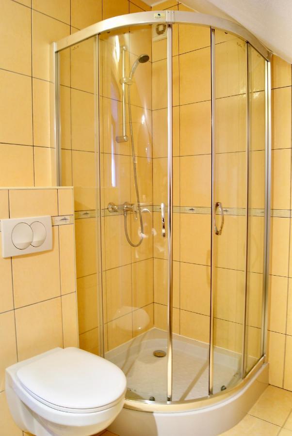 Iwona Pokoje Apartamenty คาร์เวีย ภายนอก รูปภาพ