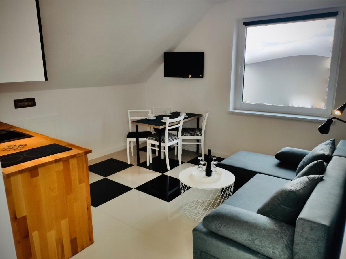 Iwona Pokoje Apartamenty คาร์เวีย ภายนอก รูปภาพ
