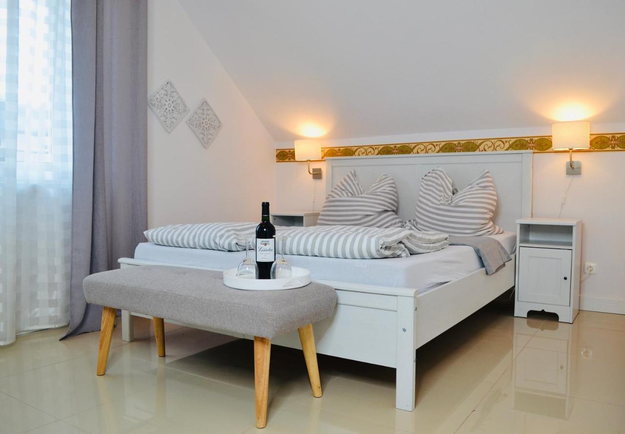 Iwona Pokoje Apartamenty คาร์เวีย ภายนอก รูปภาพ