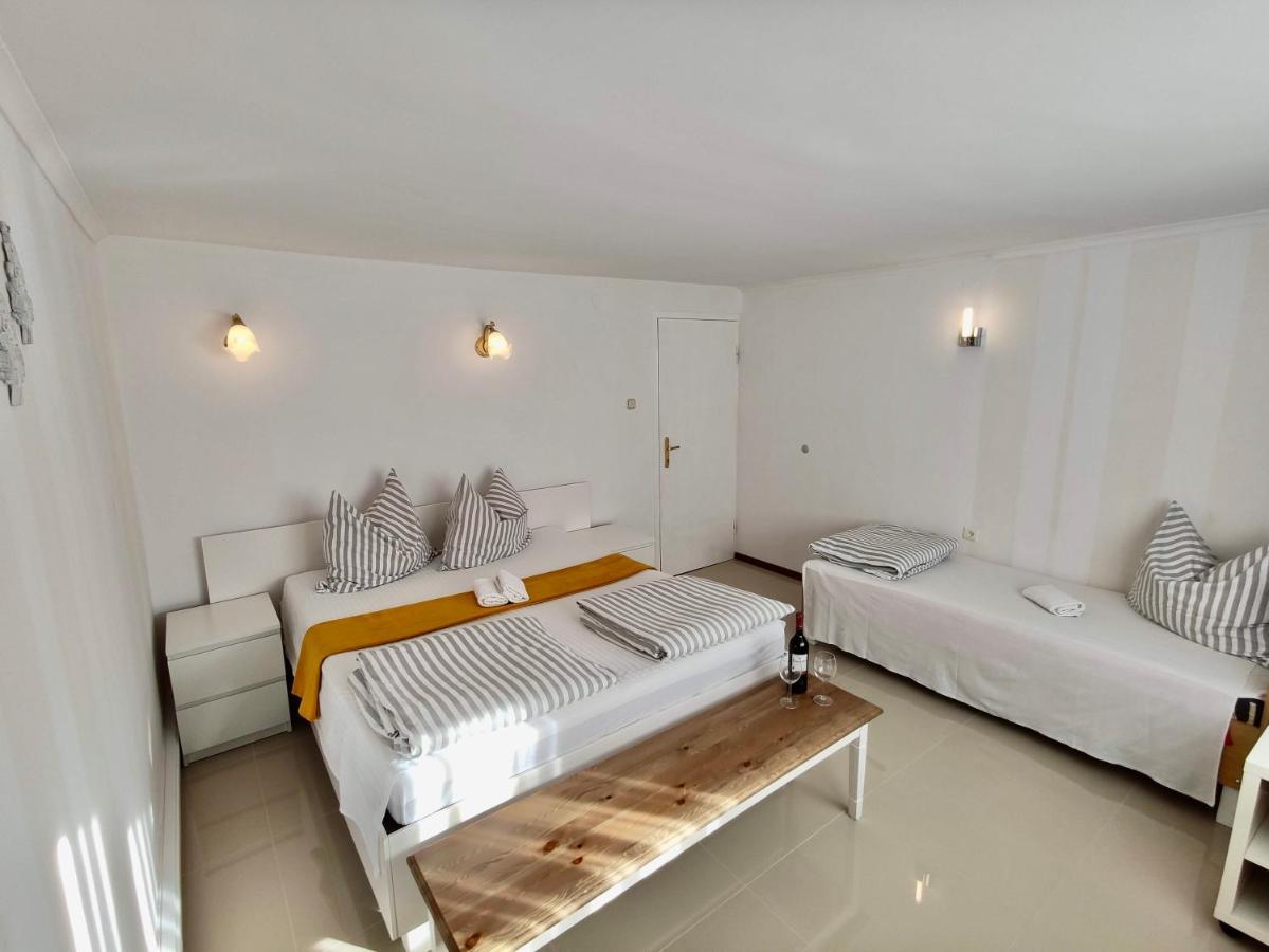 Iwona Pokoje Apartamenty คาร์เวีย ภายนอก รูปภาพ