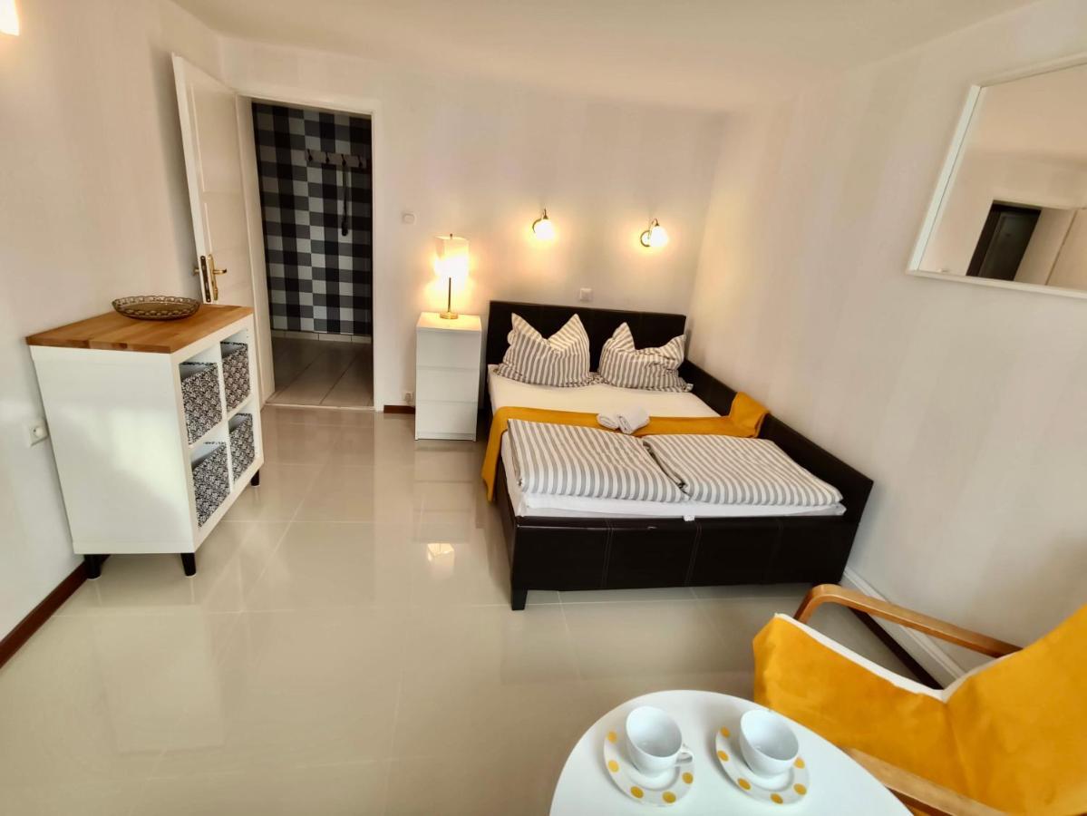 Iwona Pokoje Apartamenty คาร์เวีย ภายนอก รูปภาพ