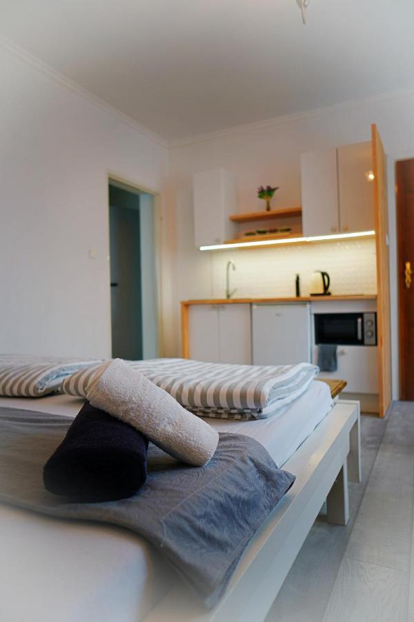 Iwona Pokoje Apartamenty คาร์เวีย ภายนอก รูปภาพ