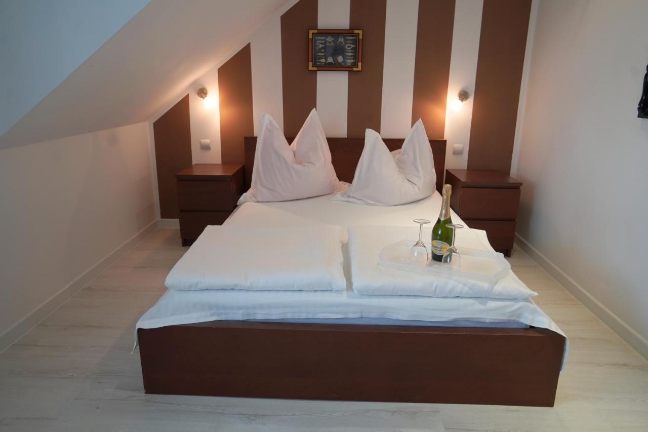 Iwona Pokoje Apartamenty คาร์เวีย ภายนอก รูปภาพ