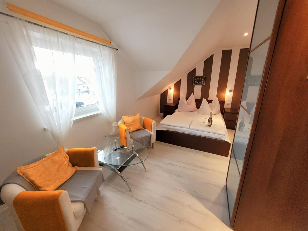 Iwona Pokoje Apartamenty คาร์เวีย ภายนอก รูปภาพ