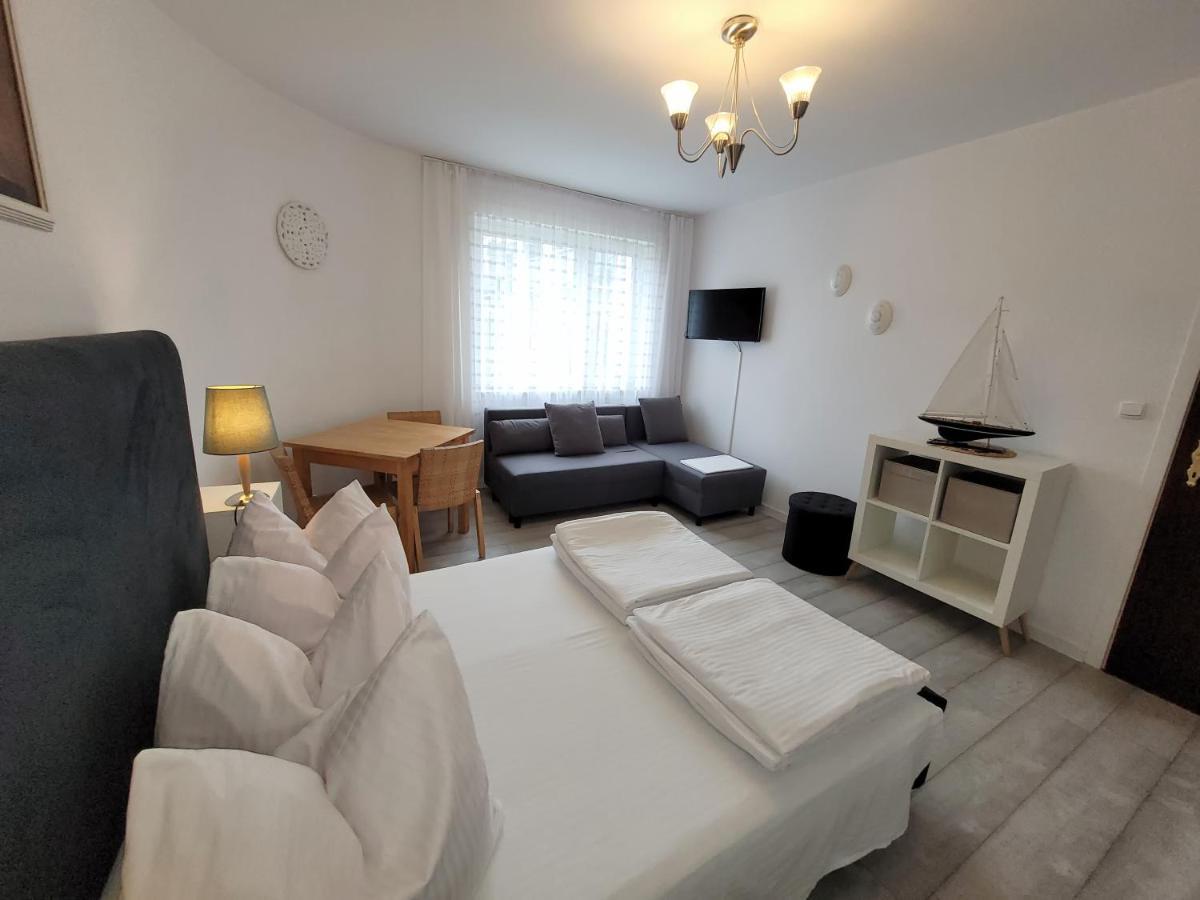 Iwona Pokoje Apartamenty คาร์เวีย ภายนอก รูปภาพ