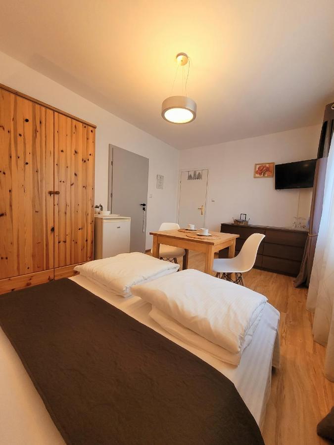 Iwona Pokoje Apartamenty คาร์เวีย ภายนอก รูปภาพ