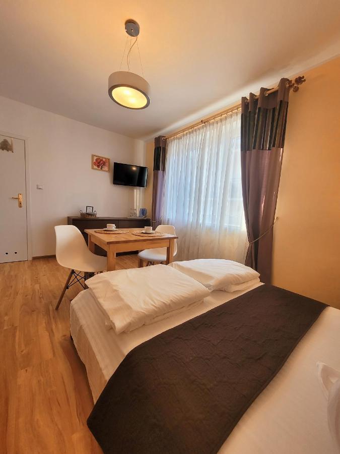 Iwona Pokoje Apartamenty คาร์เวีย ภายนอก รูปภาพ