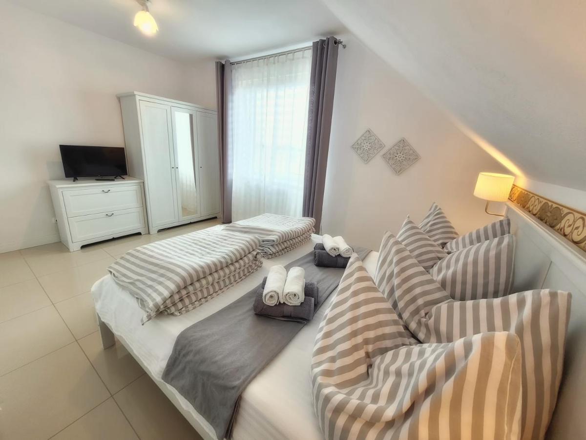 Iwona Pokoje Apartamenty คาร์เวีย ภายนอก รูปภาพ