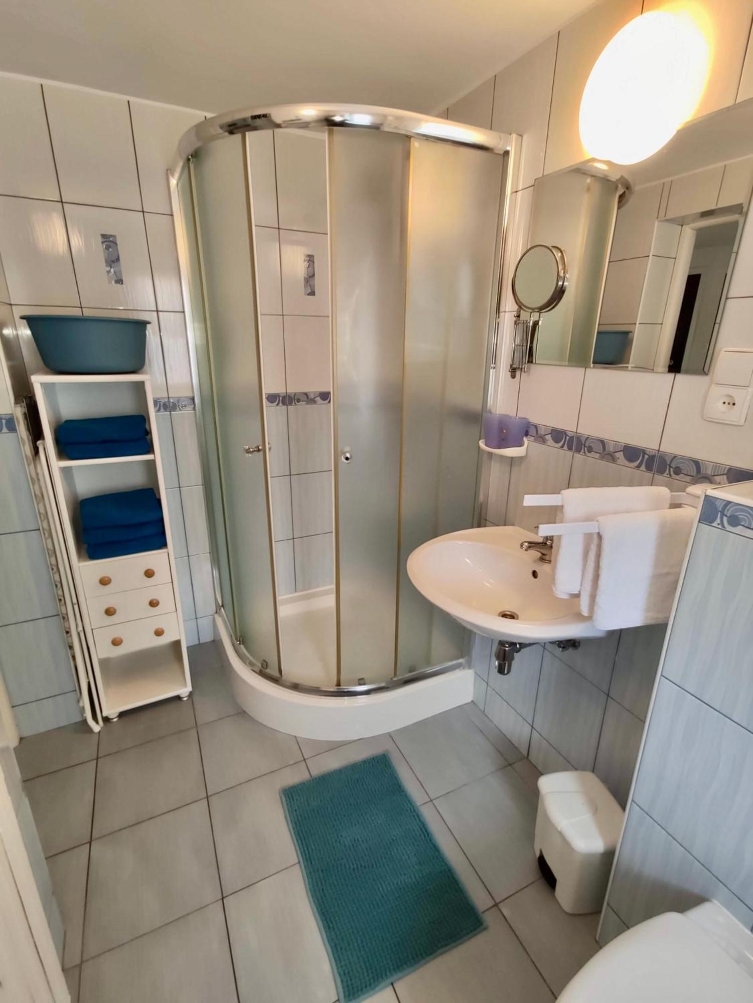 Iwona Pokoje Apartamenty คาร์เวีย ห้อง รูปภาพ